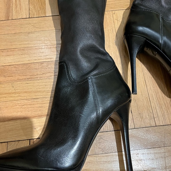 Burberry Leather boots - Picture 10 of 10